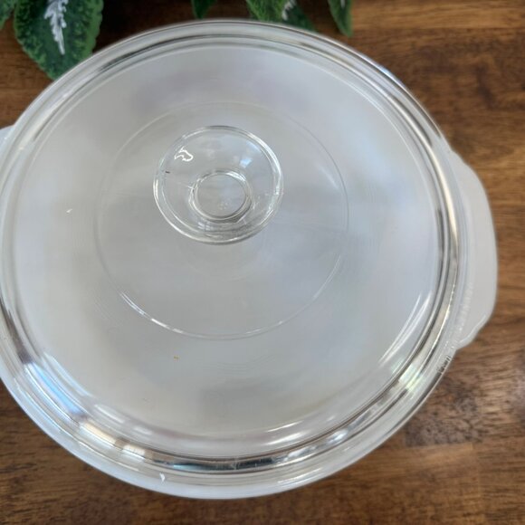 Vintage‎ Fire-King Primrose Casserole Dish with Lid White Milk Glass USA 2 Quart - Picture 3 of 6